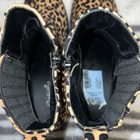 Leopard Print Boots - Picture 6 of 7